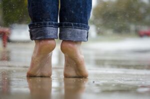 Porque os pés racham? Entenda as Causas e Aprenda a  tratar